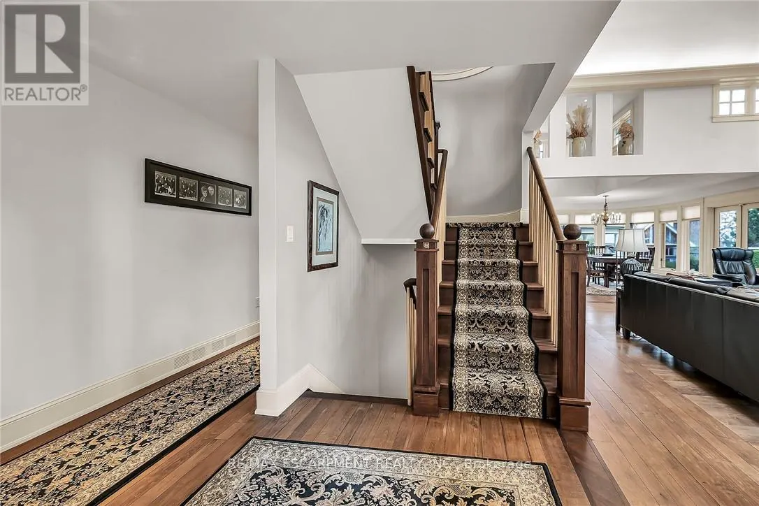 285 HAMILTON DRIVE