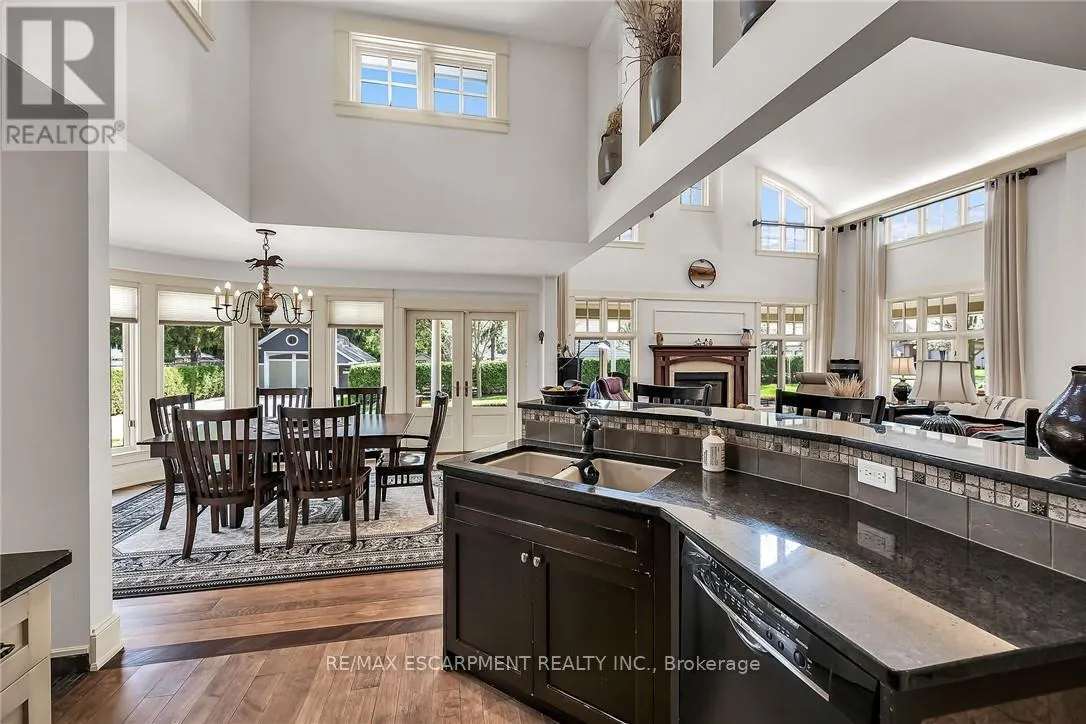 285 HAMILTON DRIVE