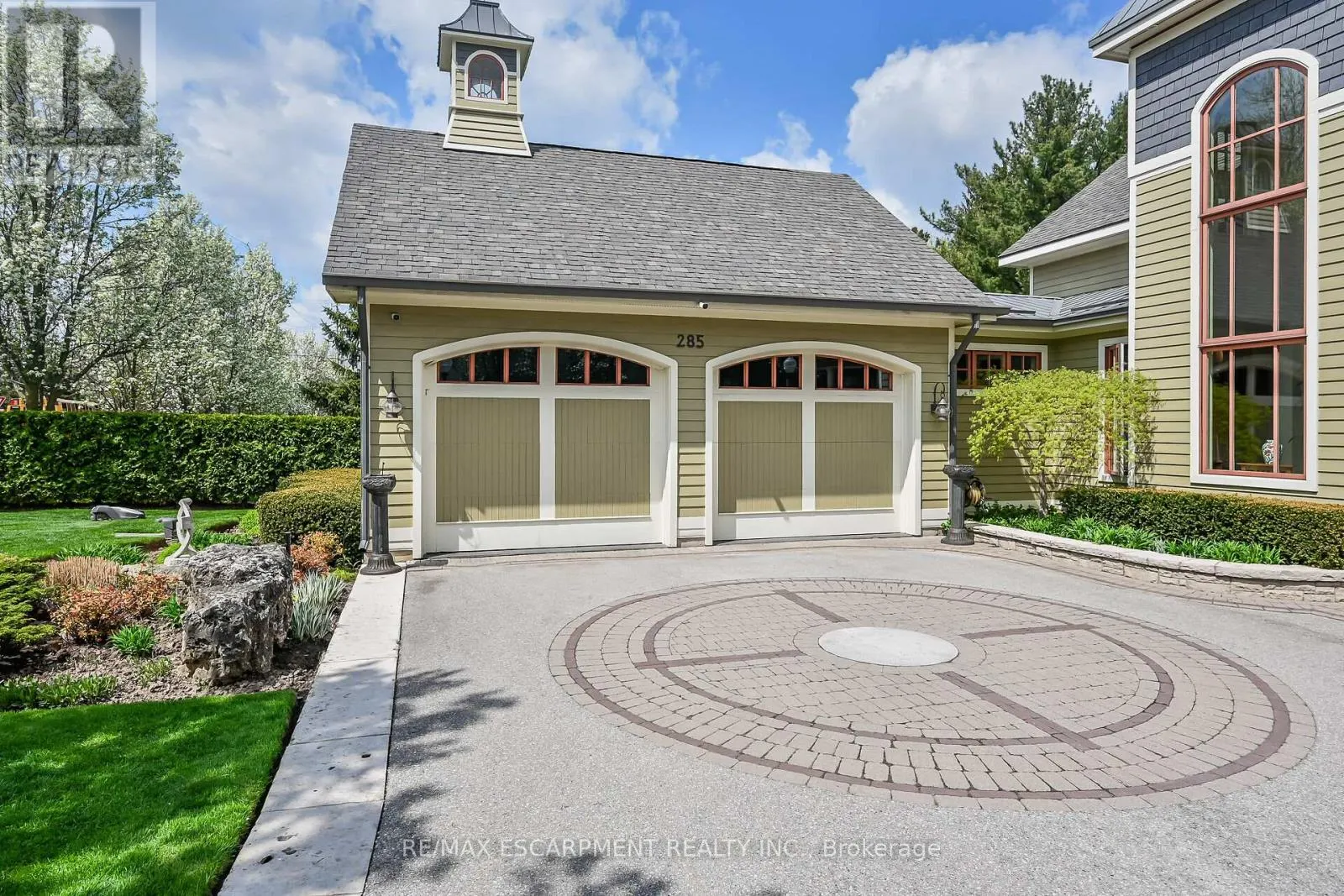 285 HAMILTON DRIVE