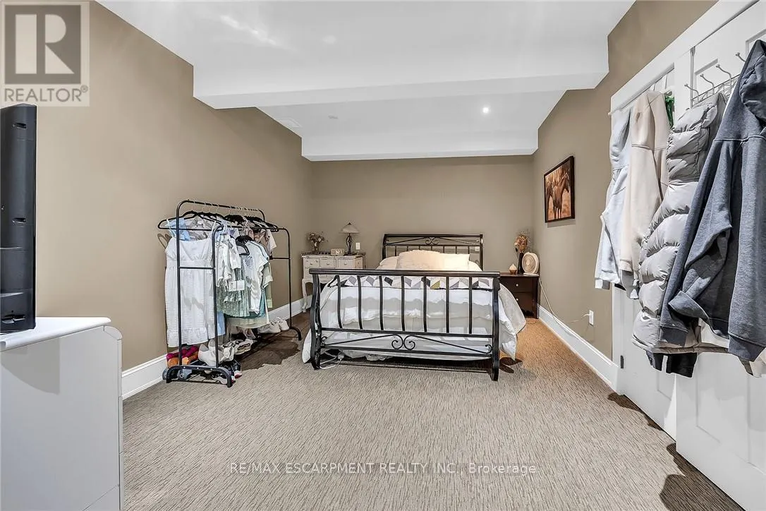 285 HAMILTON DRIVE