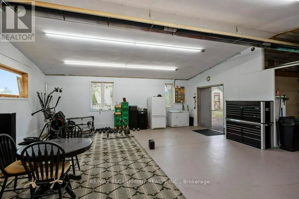 407 THIRD ROAD E