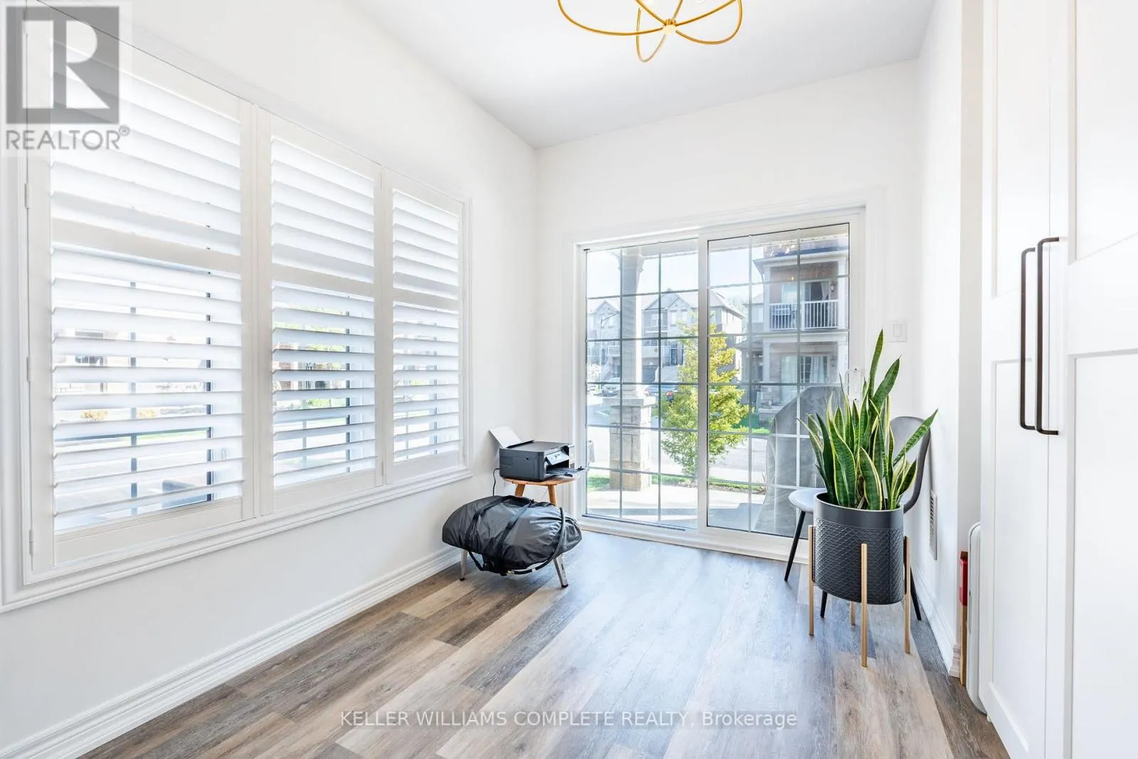 40 - 257 PARKSIDE DRIVE