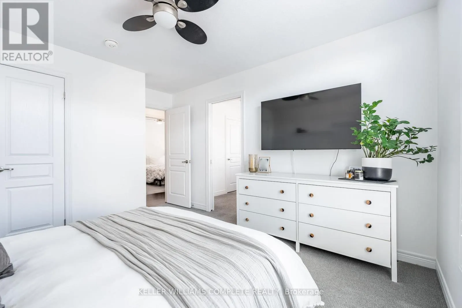 40 - 257 PARKSIDE DRIVE