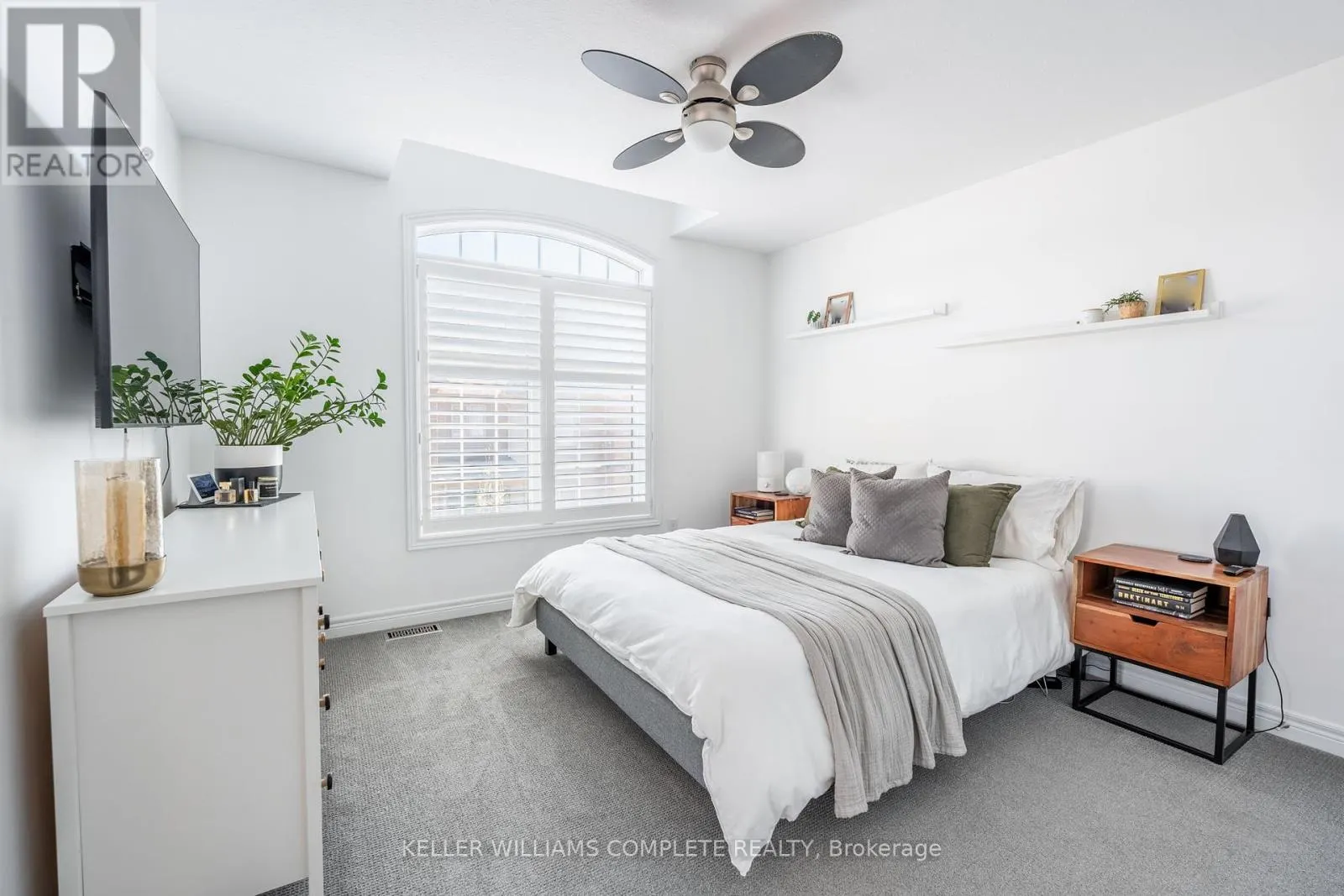 40 - 257 PARKSIDE DRIVE