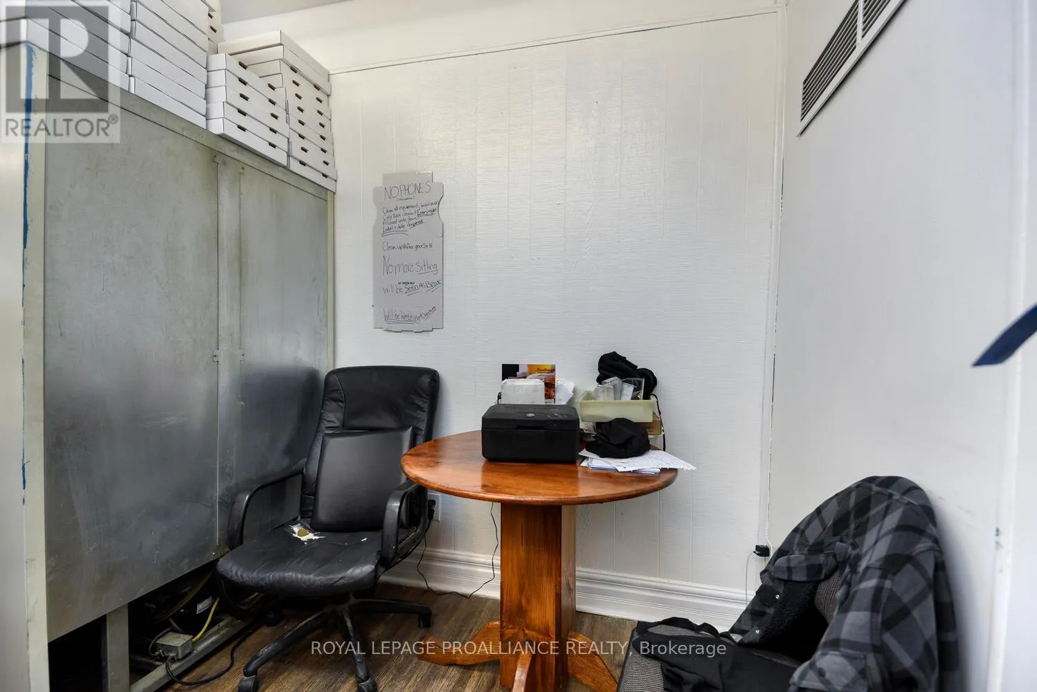 6 - 1275 KENSINGTON PARKWAY