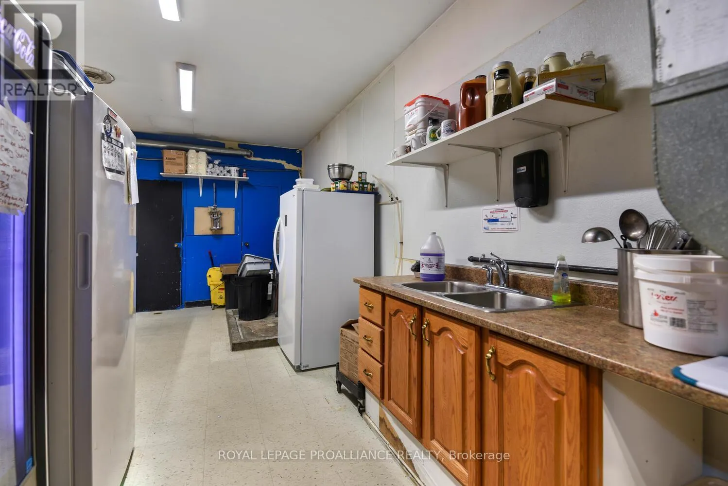 6 - 1275 KENSINGTON PARKWAY