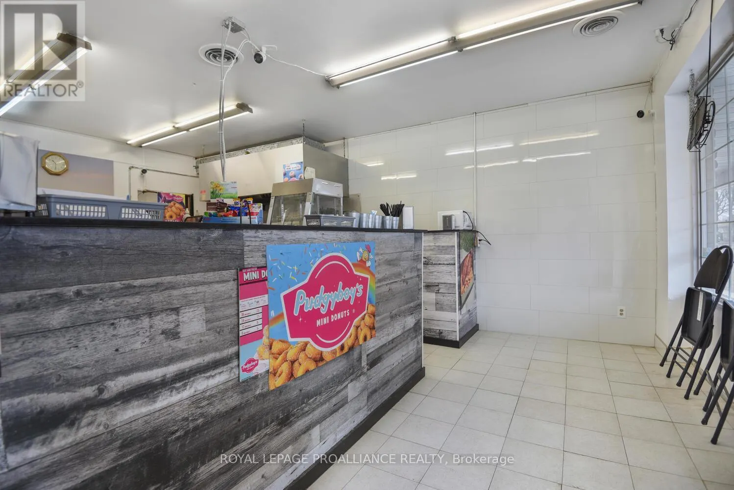 6 - 1275 KENSINGTON PARKWAY
