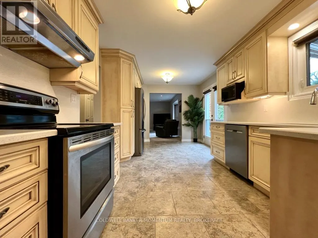 8 MEADOWBROOK LANE