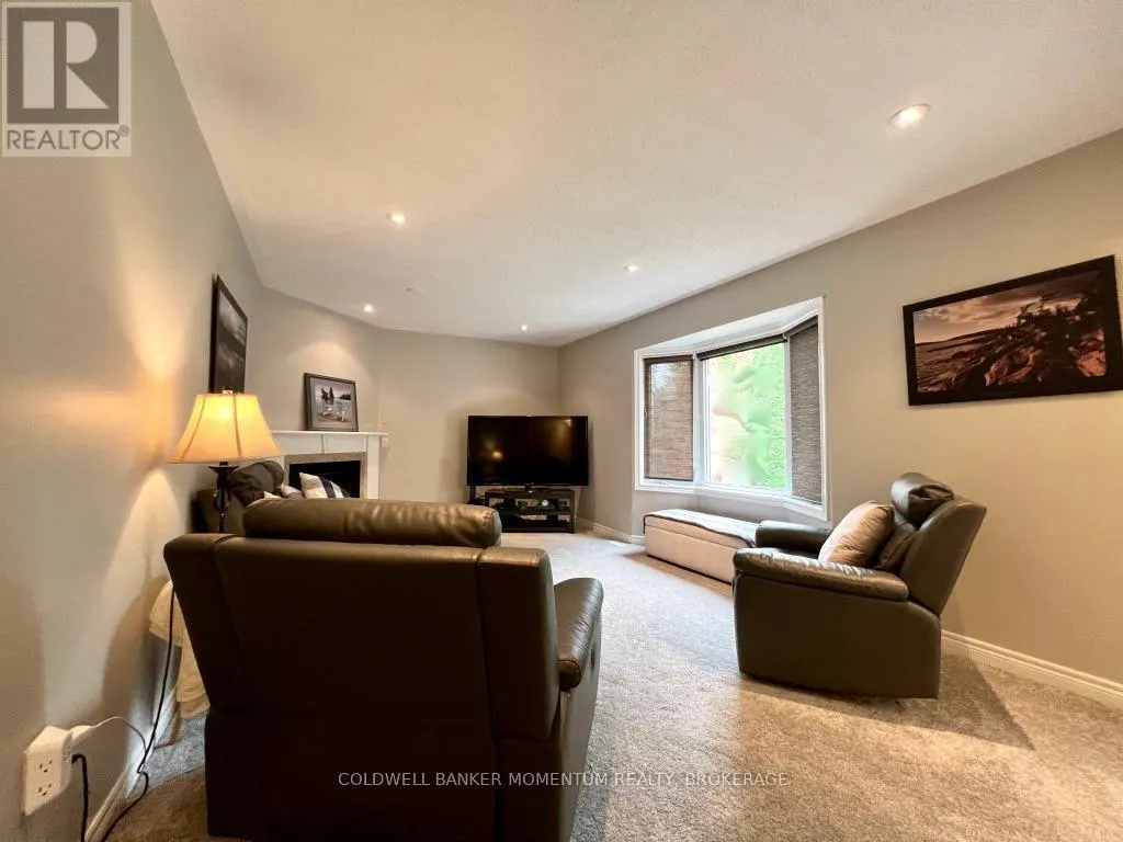 8 MEADOWBROOK LANE