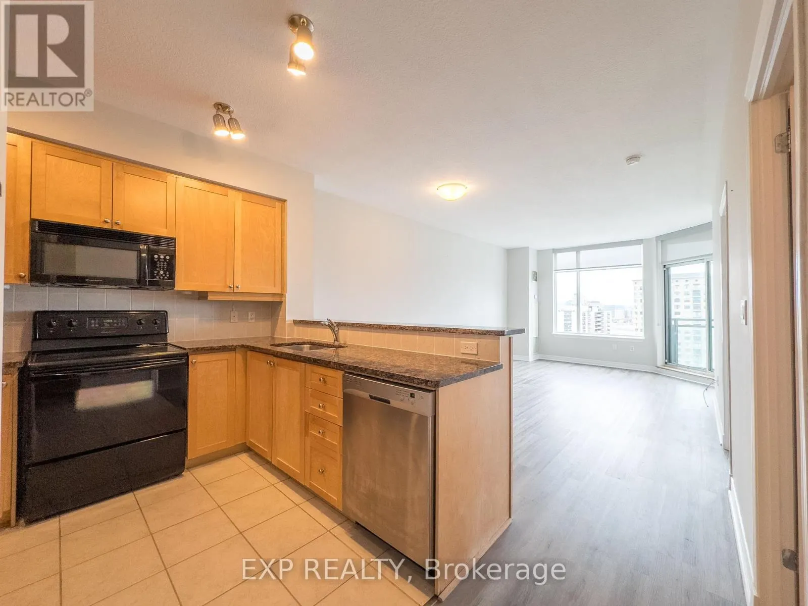 1104 - 570 LAURIER AVENUE W