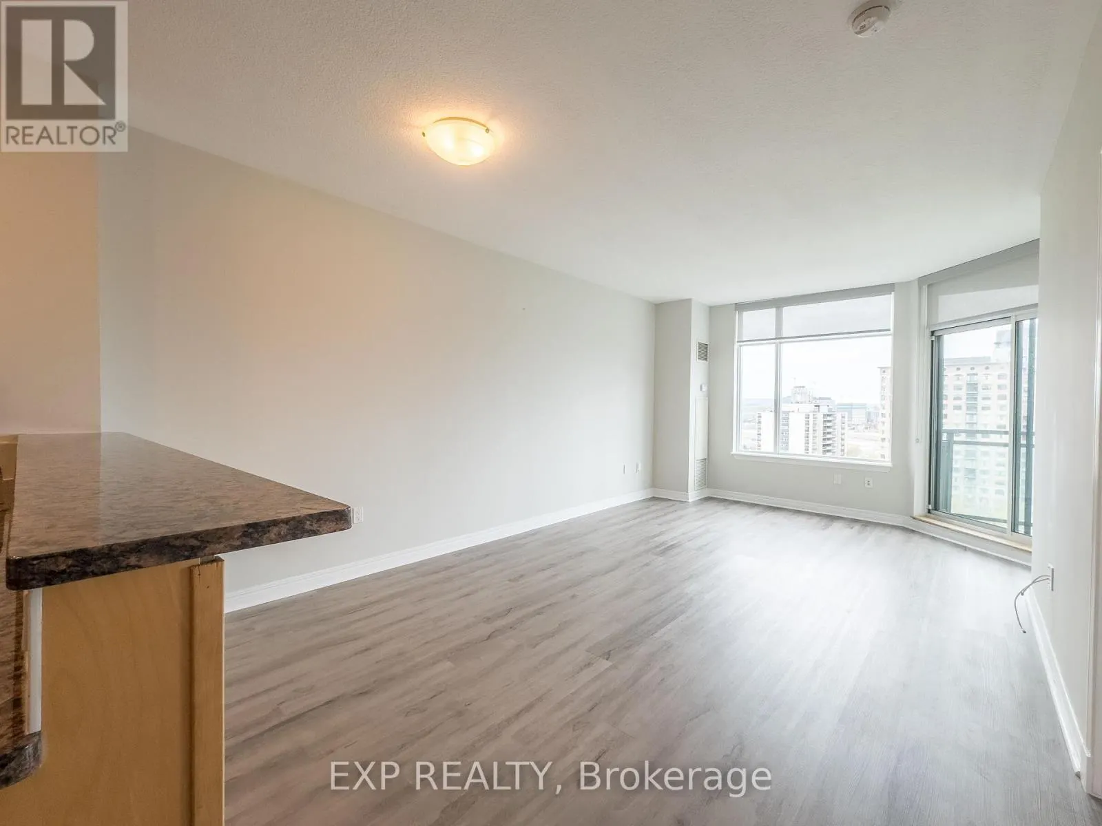 1104 - 570 LAURIER AVENUE W