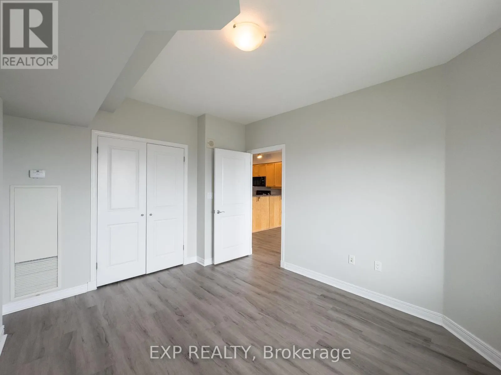 1104 - 570 LAURIER AVENUE W