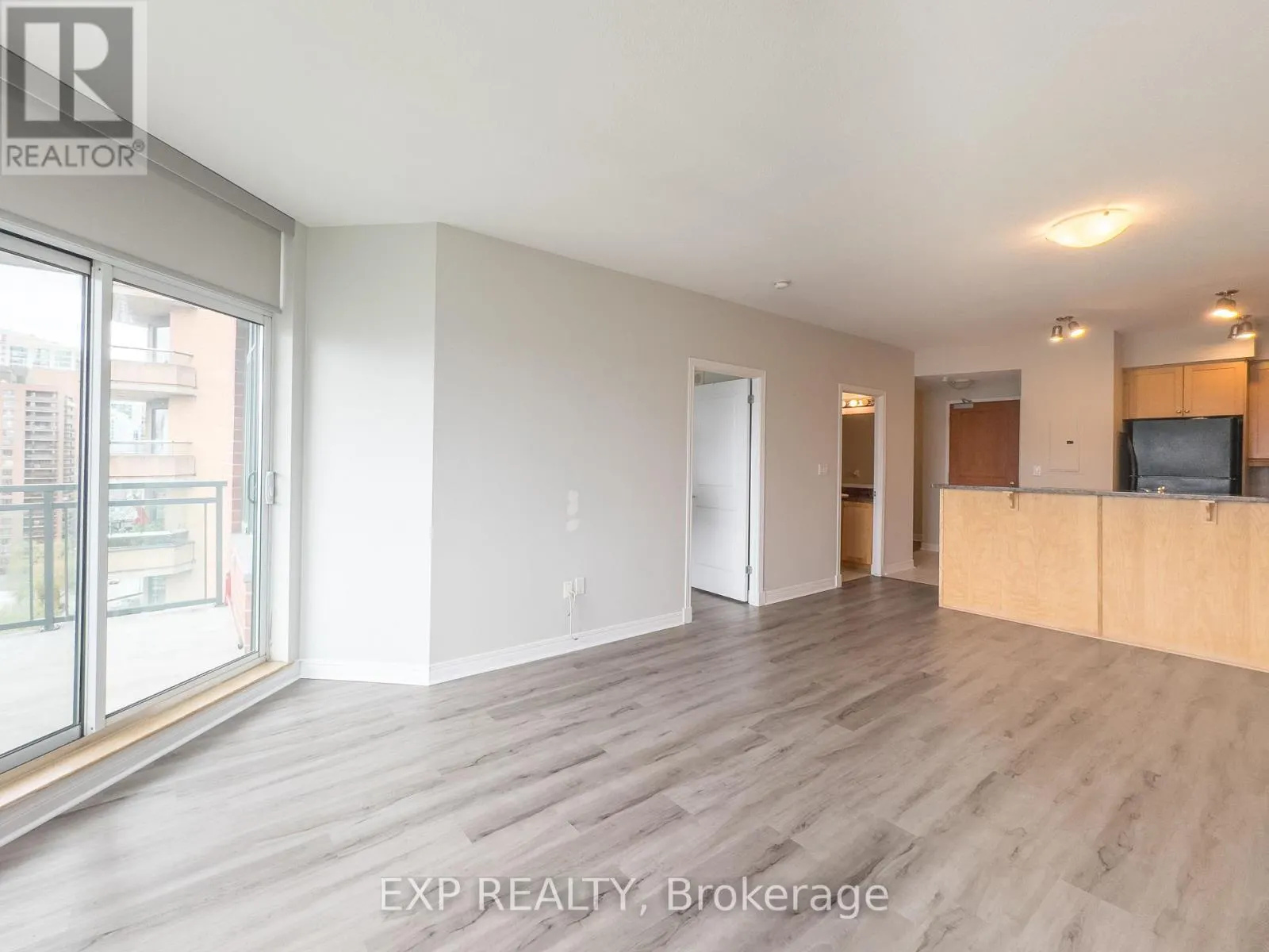 1104 - 570 LAURIER AVENUE W