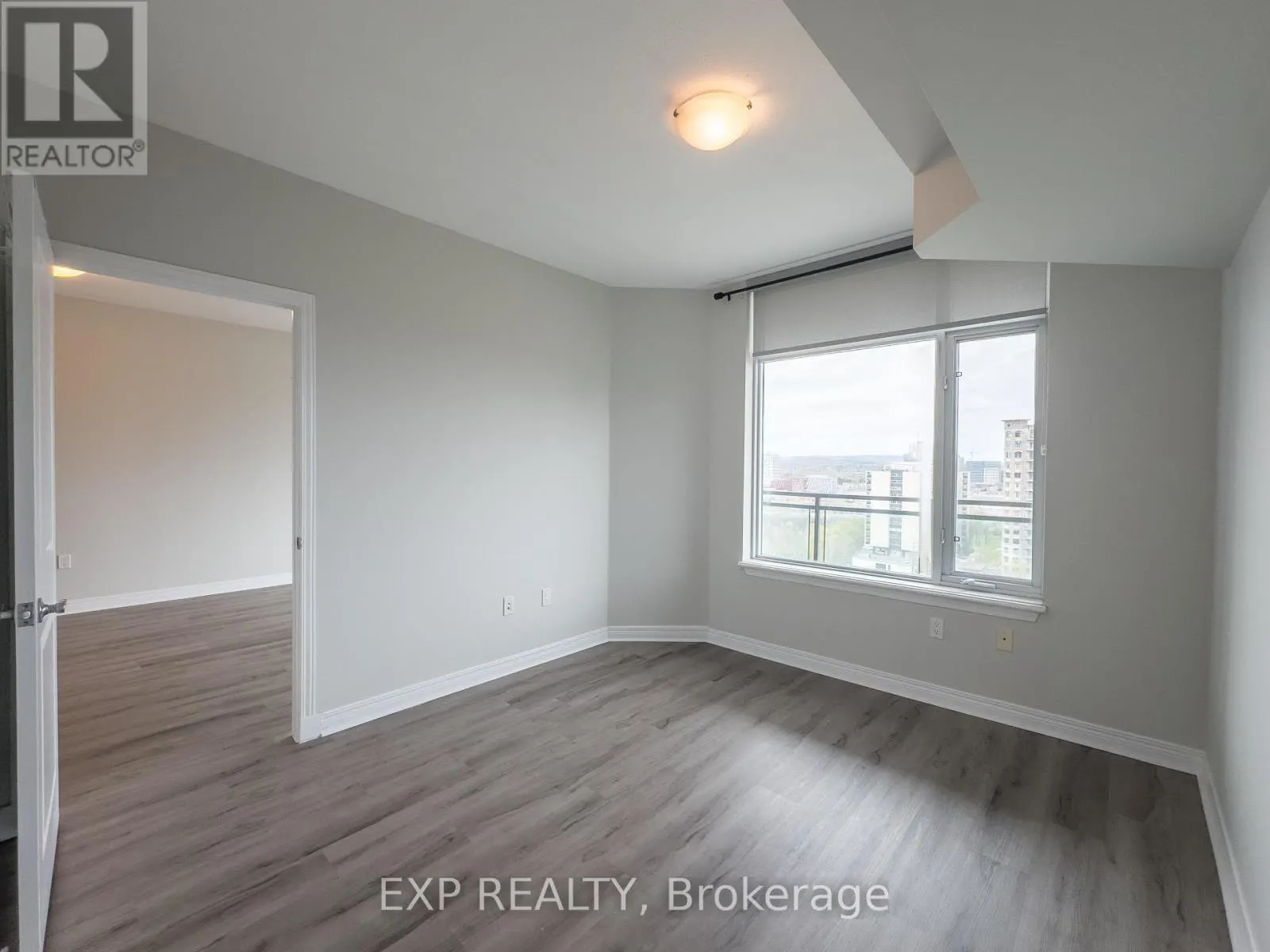 1104 - 570 LAURIER AVENUE W