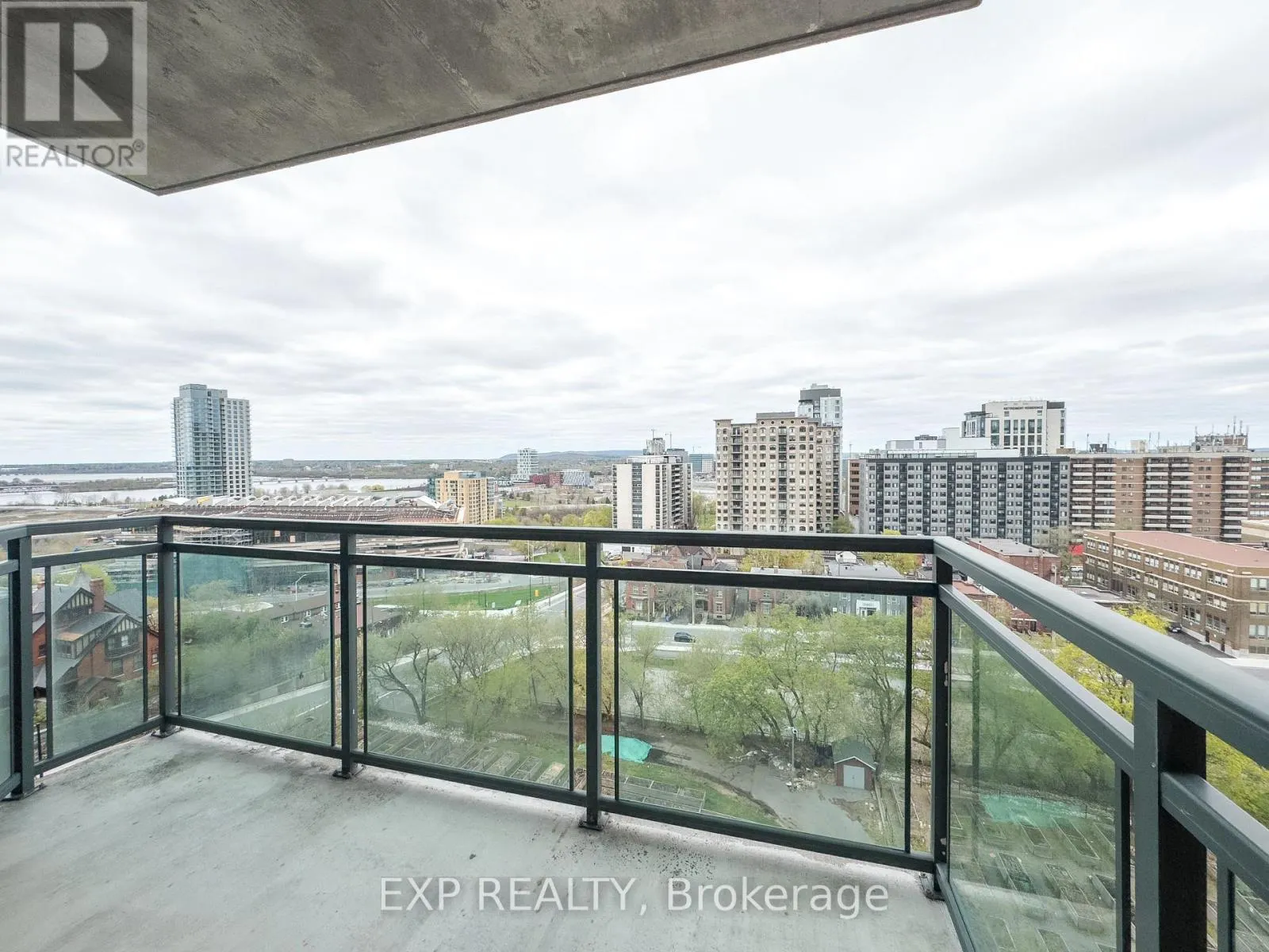 1104 - 570 LAURIER AVENUE W