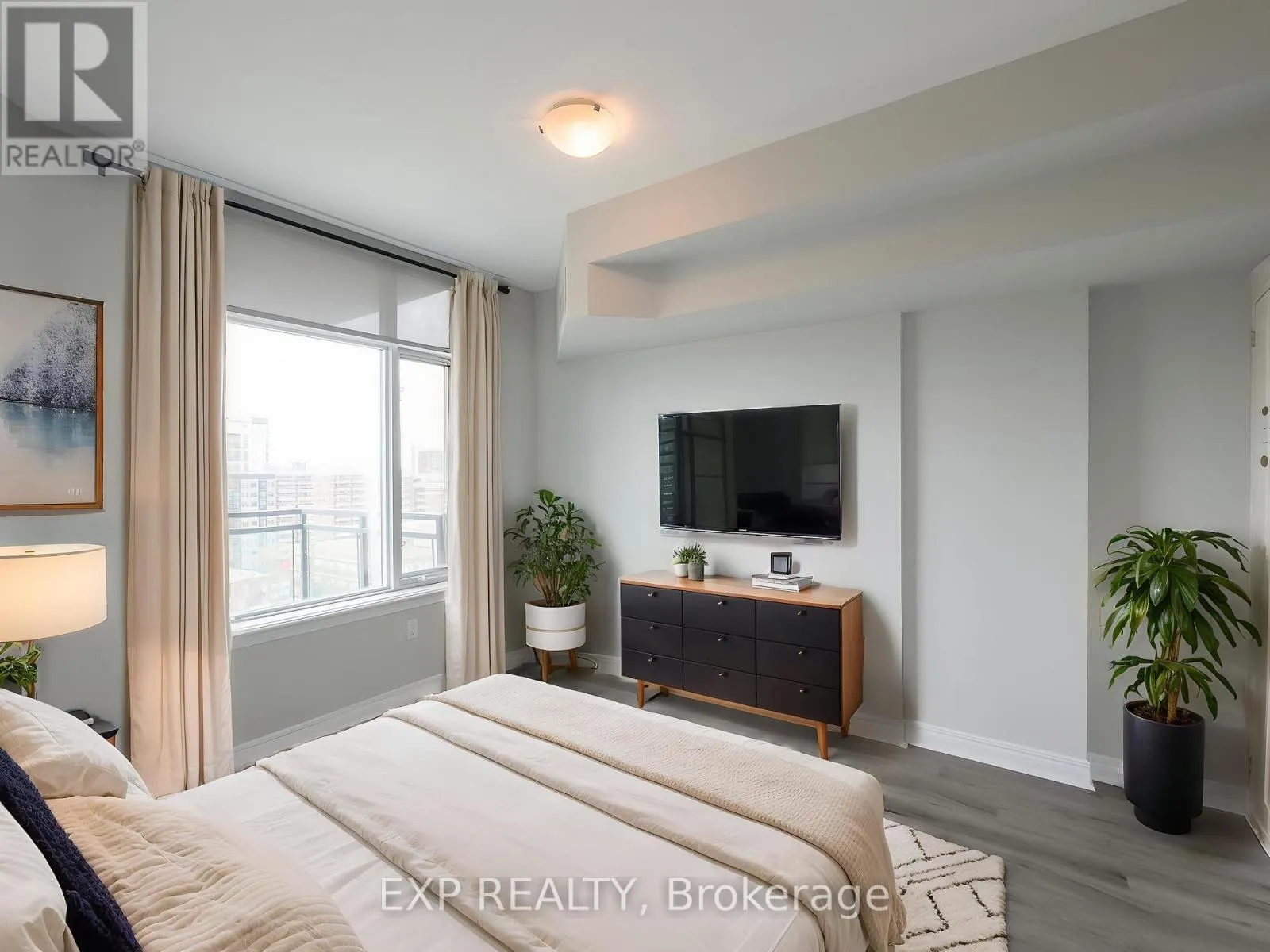 1104 - 570 LAURIER AVENUE W