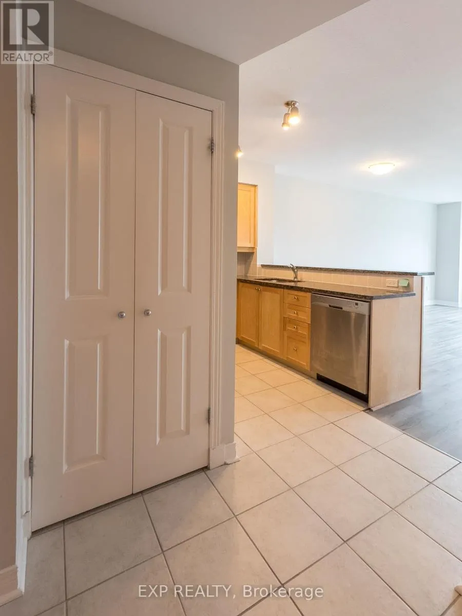 1104 - 570 LAURIER AVENUE W