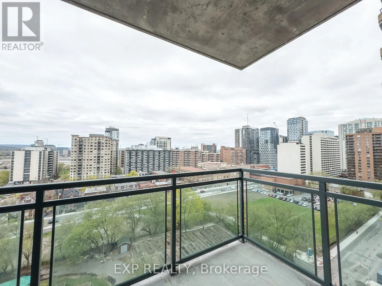1104 - 570 LAURIER AVENUE W