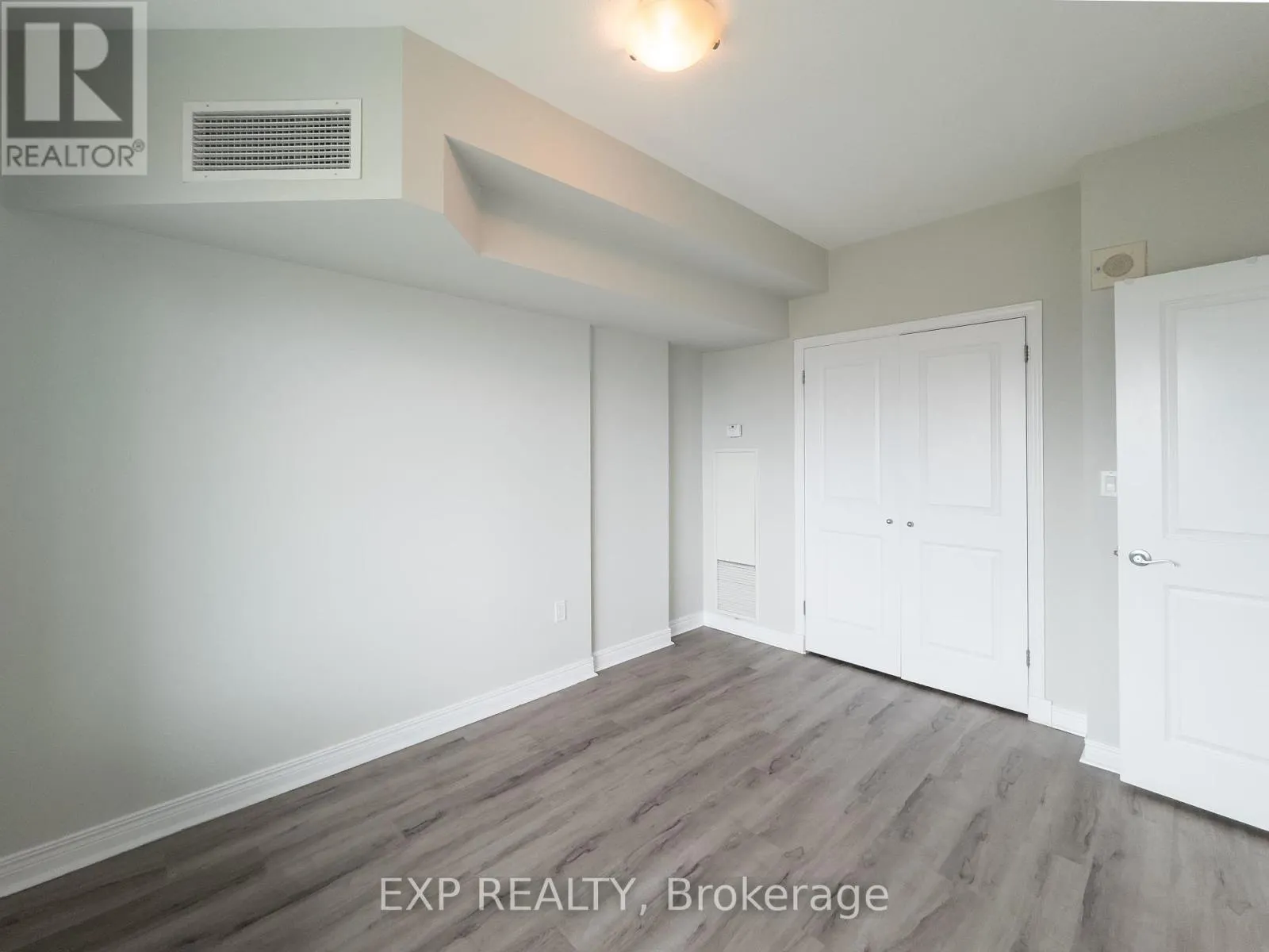 1104 - 570 LAURIER AVENUE W
