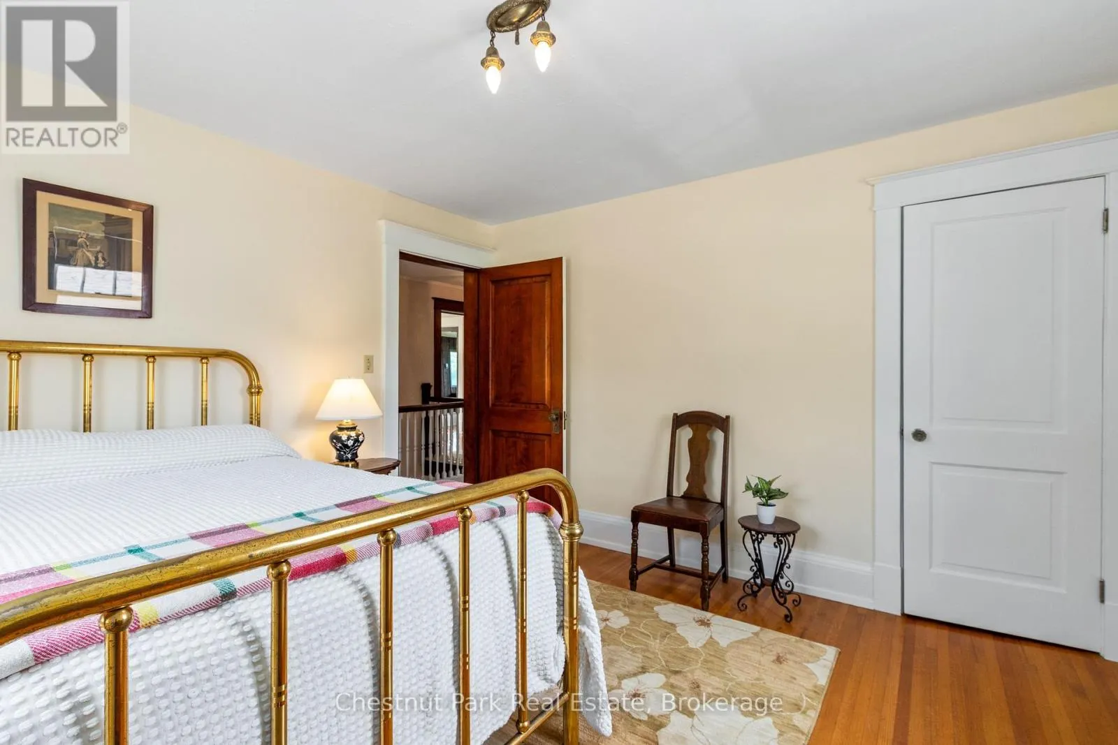 190 4TH STREET W