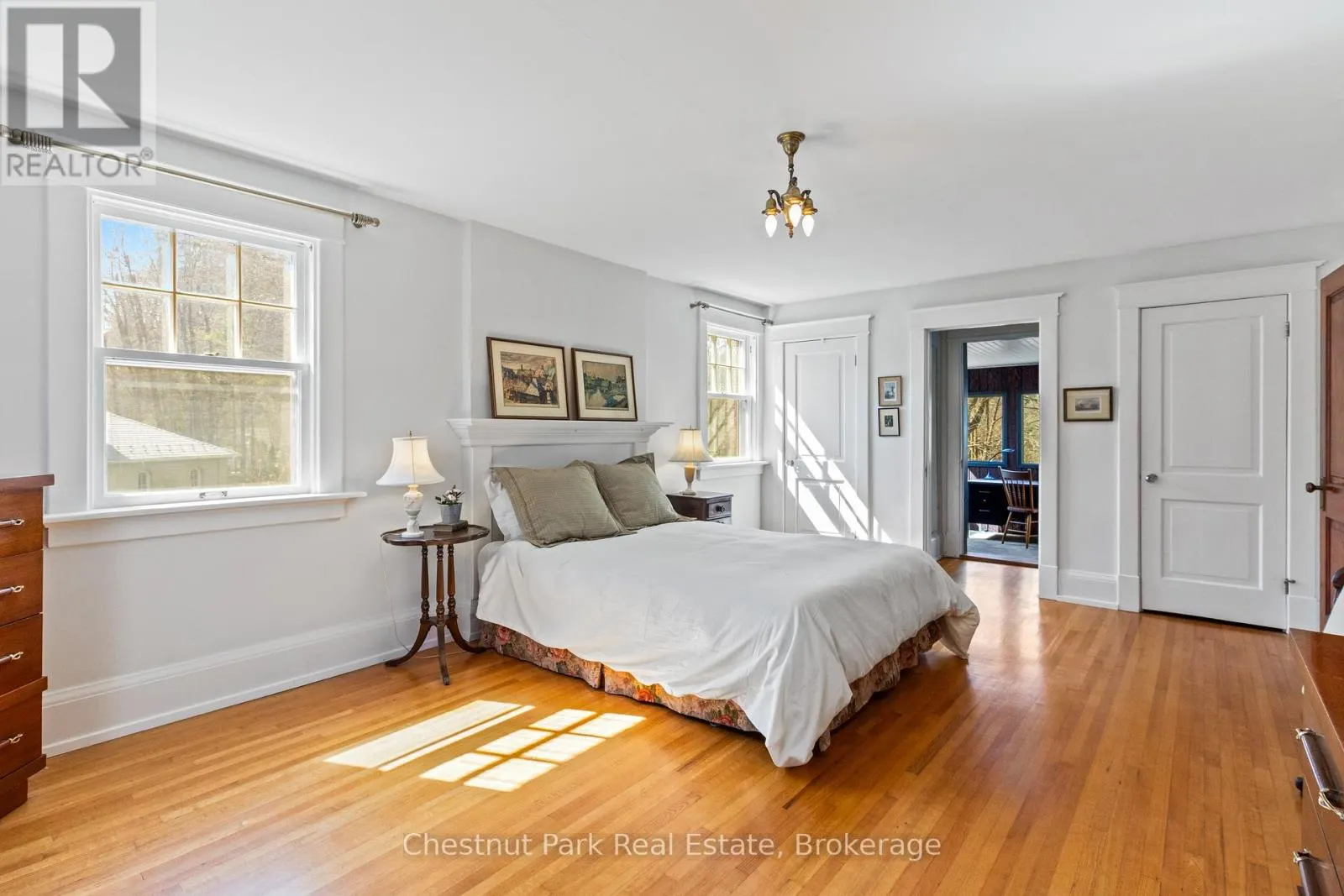 190 4TH STREET W