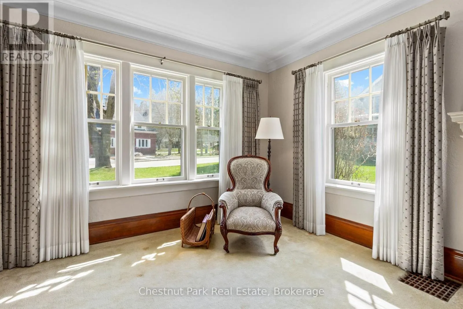 190 4TH STREET W