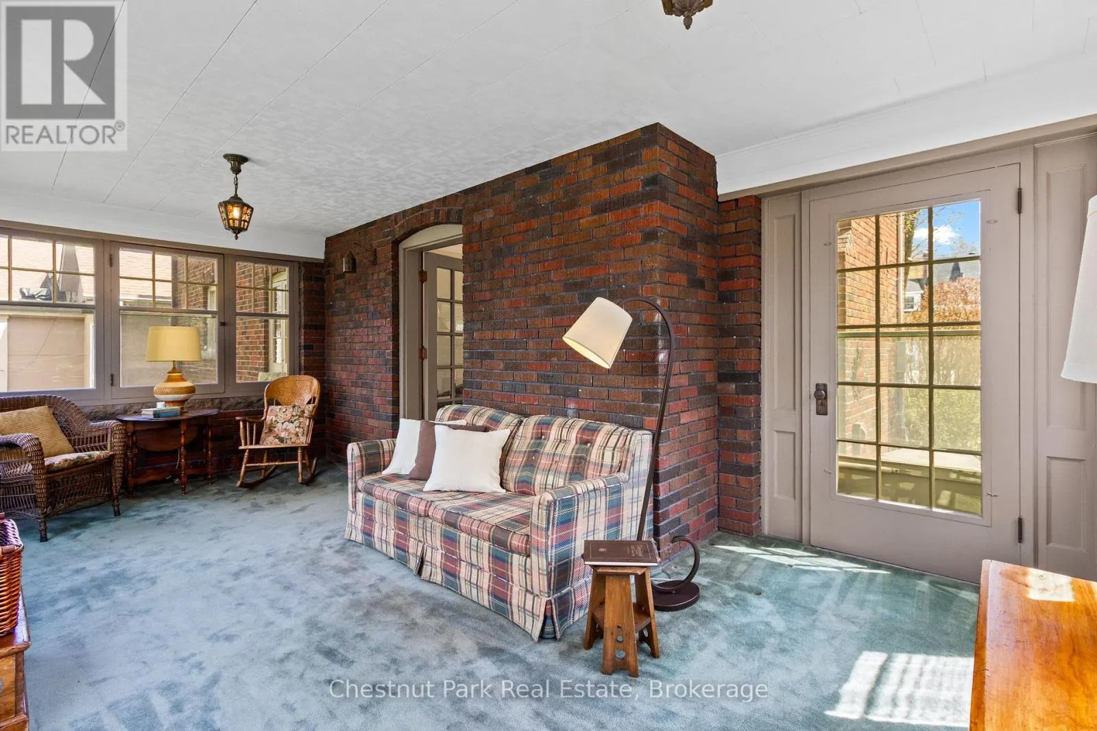 190 4TH STREET W
