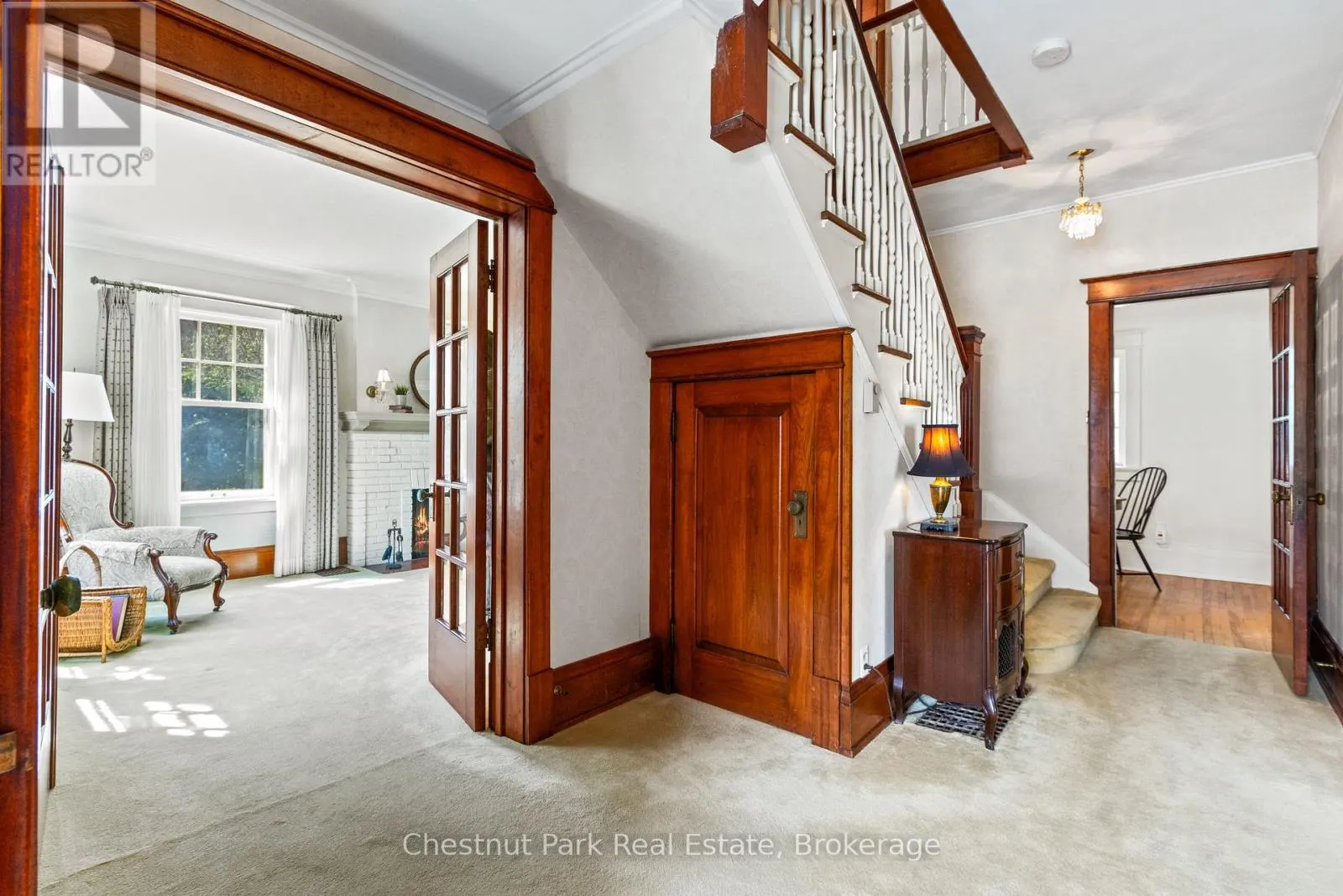 190 4TH STREET W