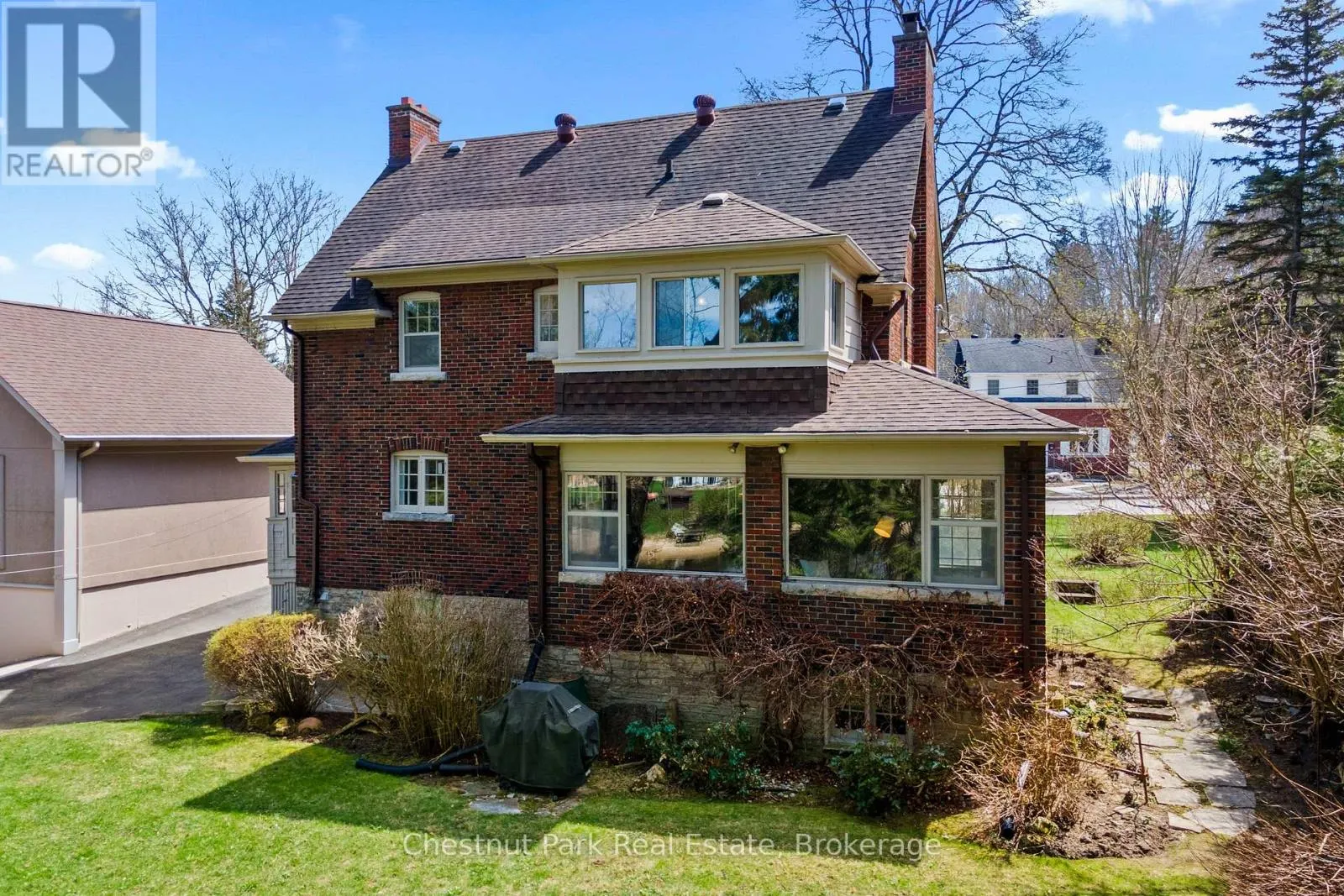 190 4TH STREET W