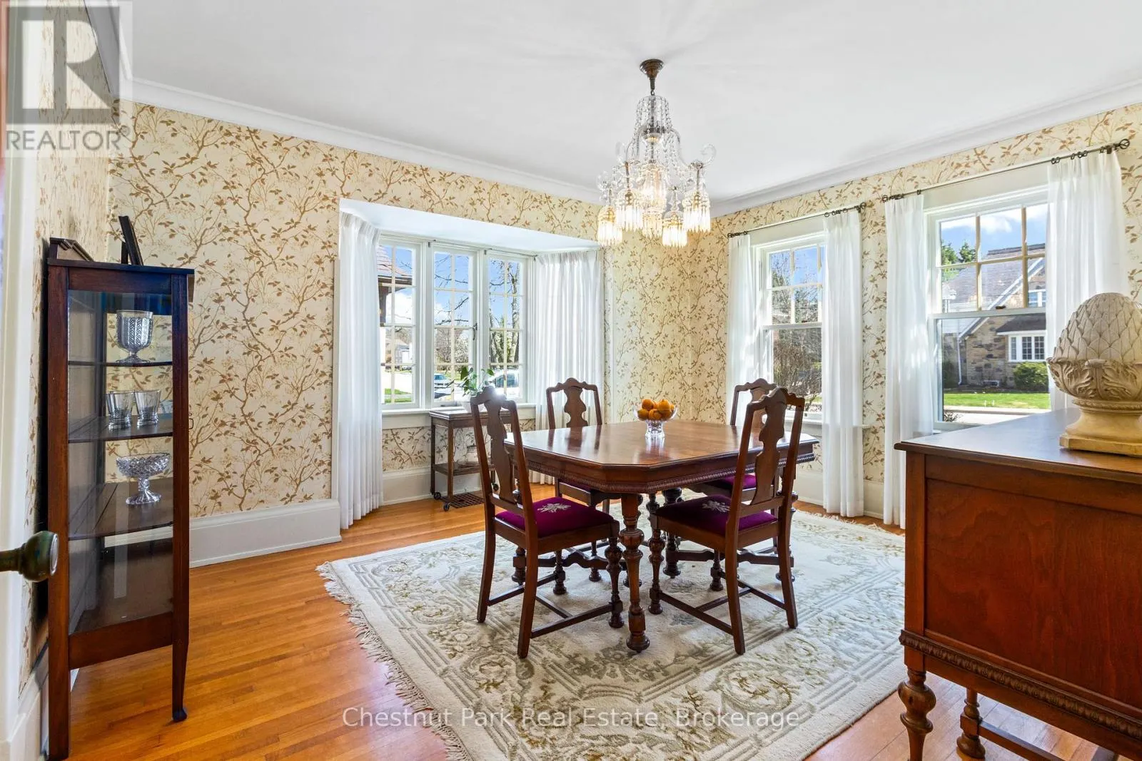 190 4TH STREET W