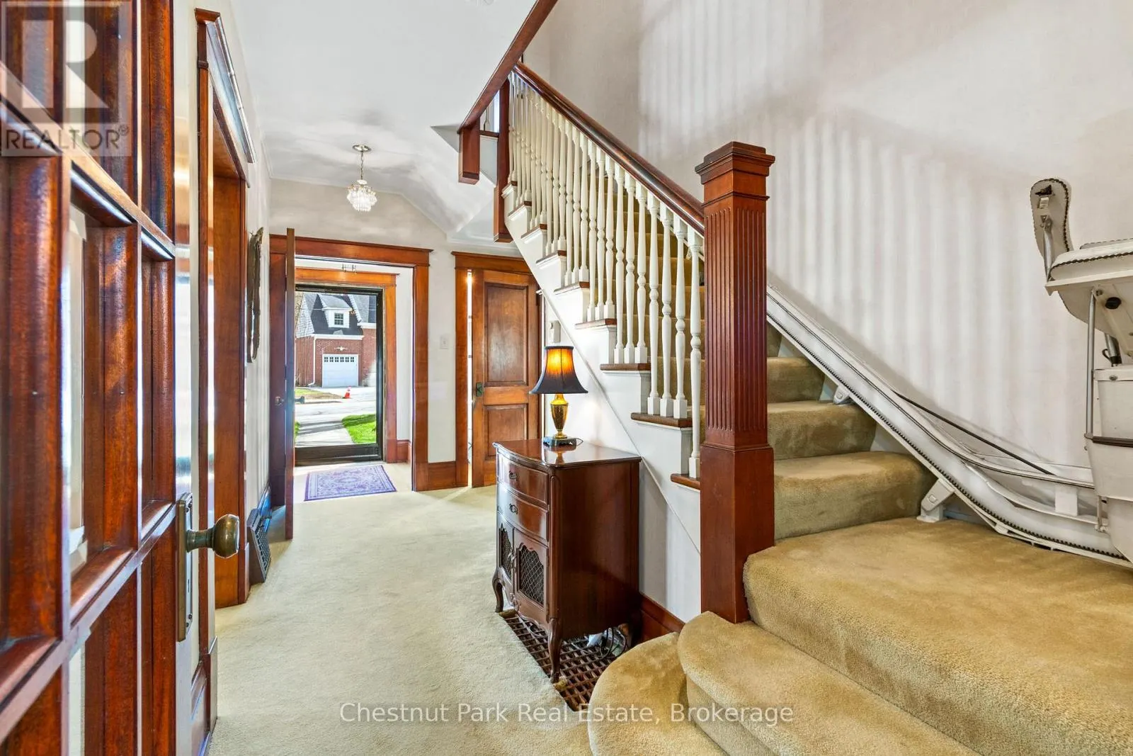 190 4TH STREET W