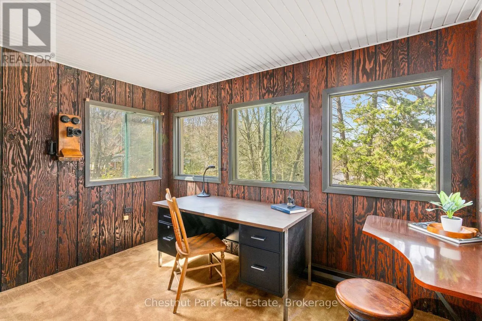 190 4TH STREET W