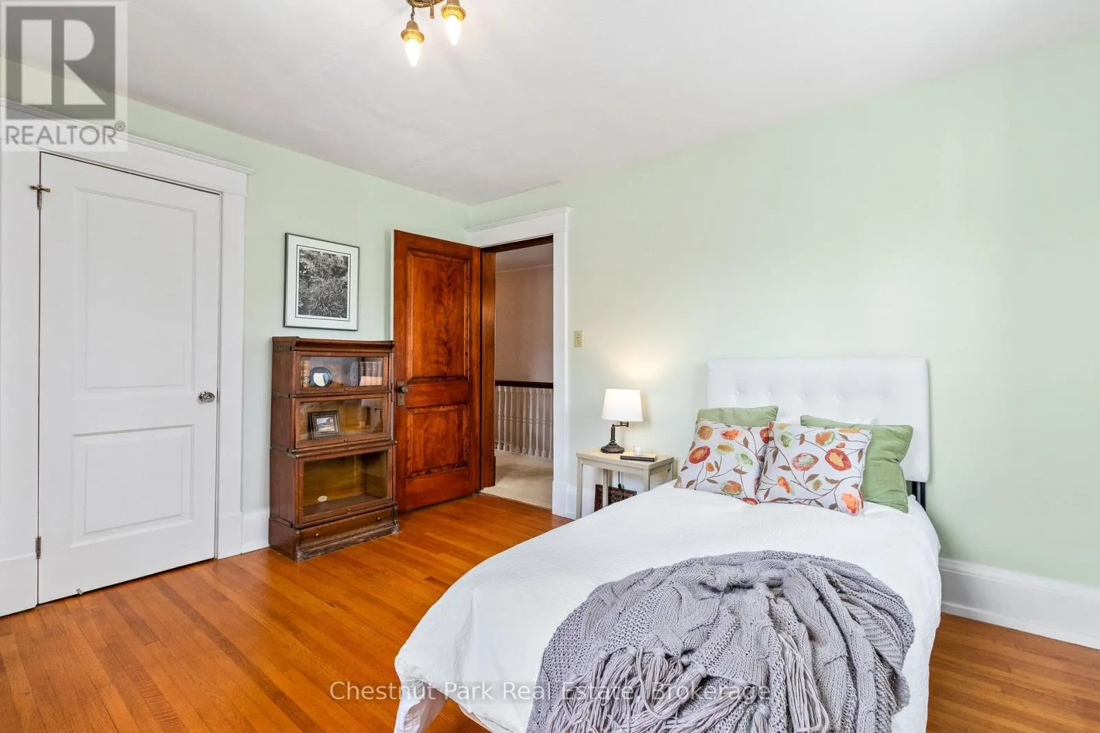 190 4TH STREET W