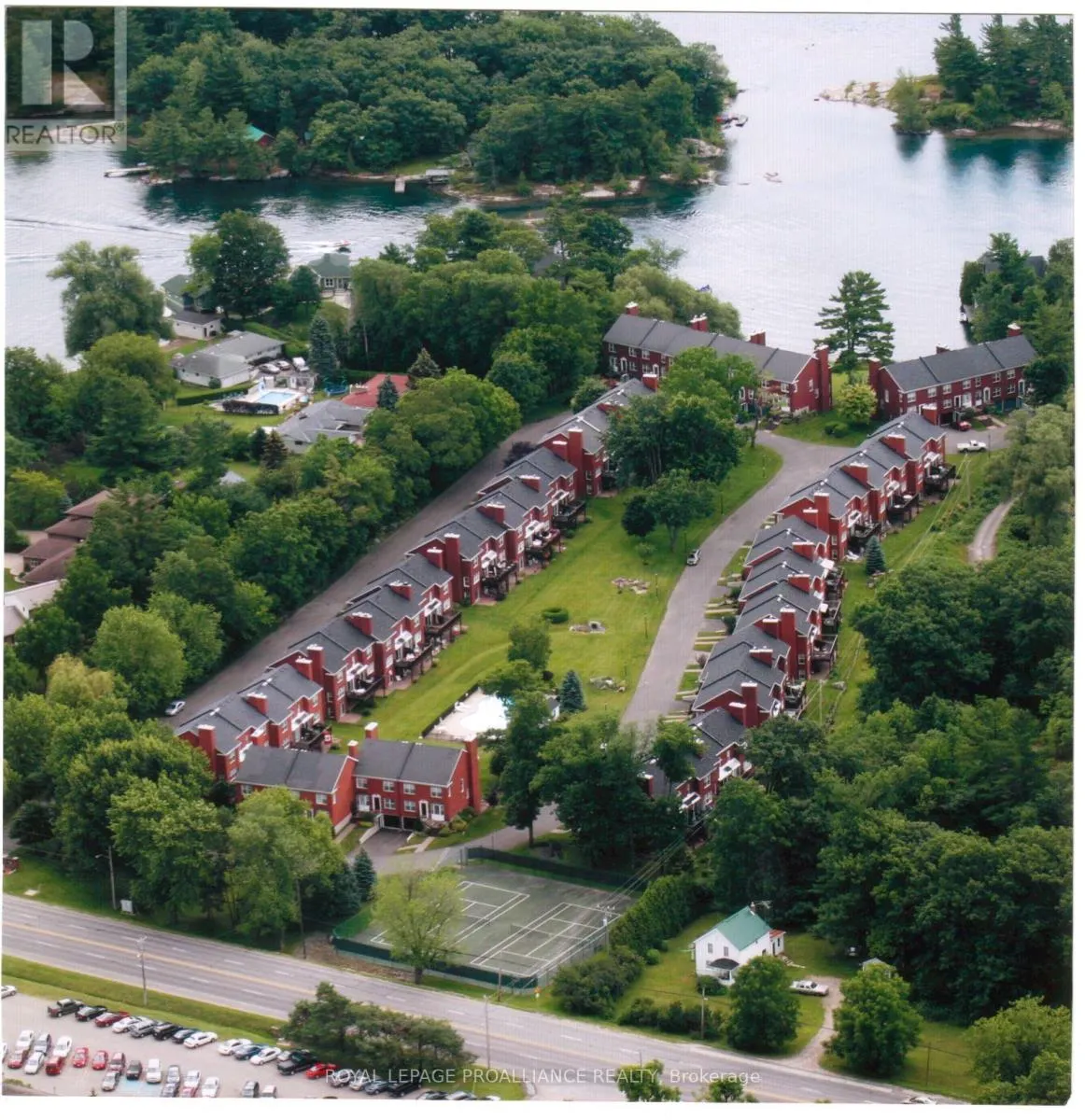 11 COUNTRY CLUB PLACE