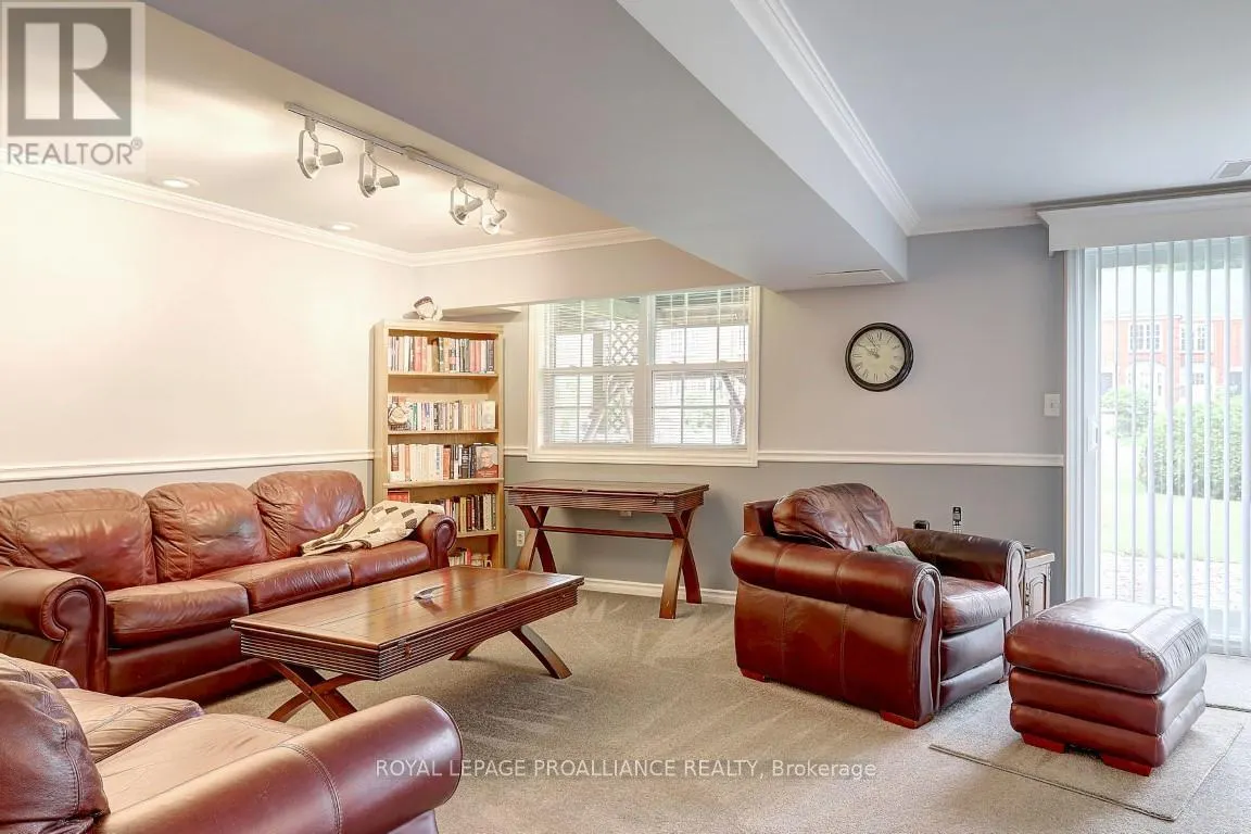 11 COUNTRY CLUB PLACE