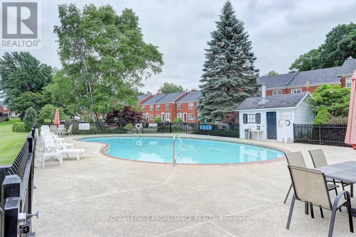 11 COUNTRY CLUB PLACE