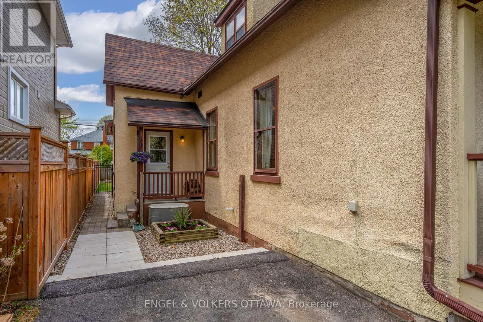 674 MELBOURNE AVENUE