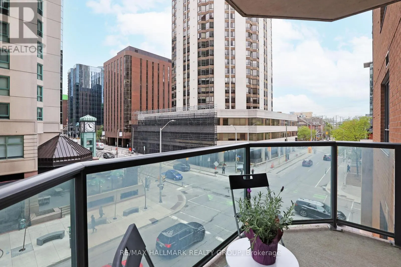 405 - 445 LAURIER AVENUE W