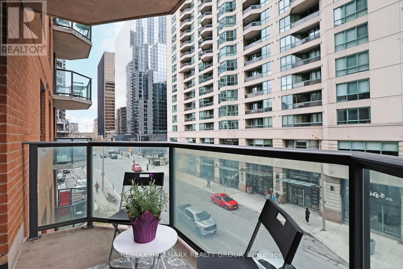 405 - 445 LAURIER AVENUE W