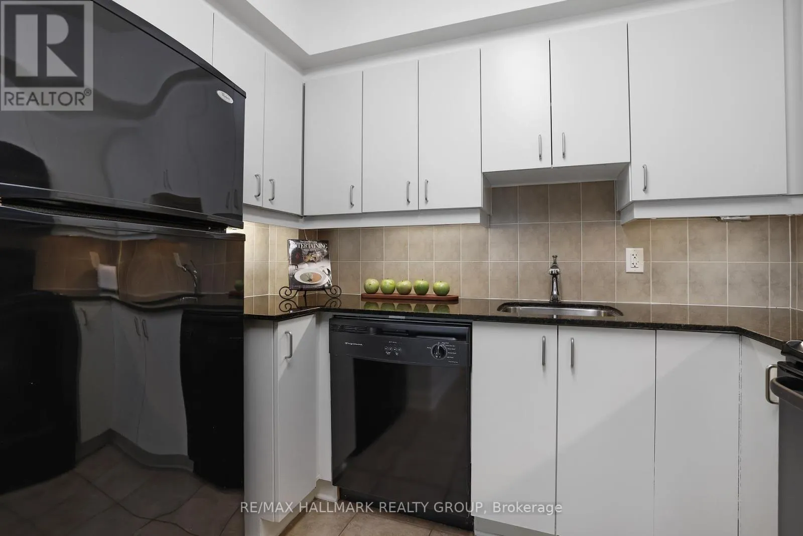 405 - 445 LAURIER AVENUE W