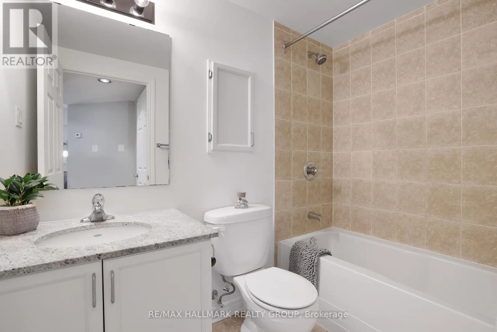 405 - 445 LAURIER AVENUE W