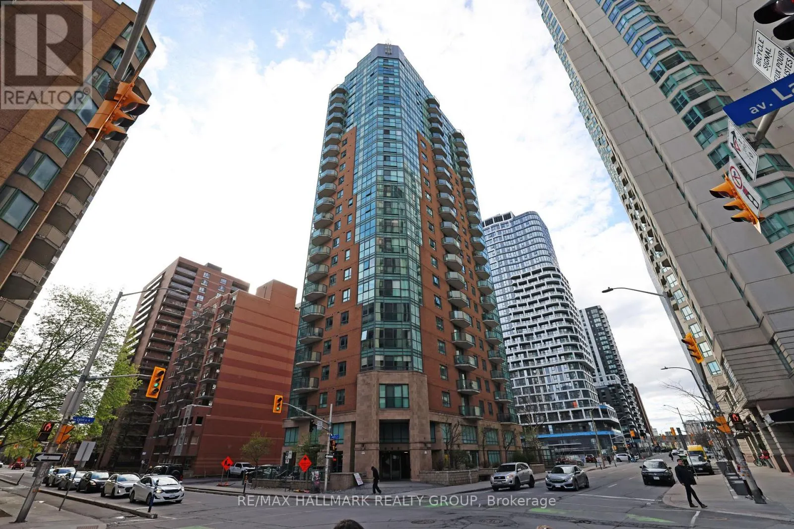 405 - 445 LAURIER AVENUE W