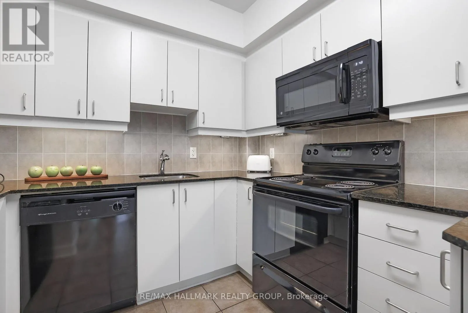 405 - 445 LAURIER AVENUE W