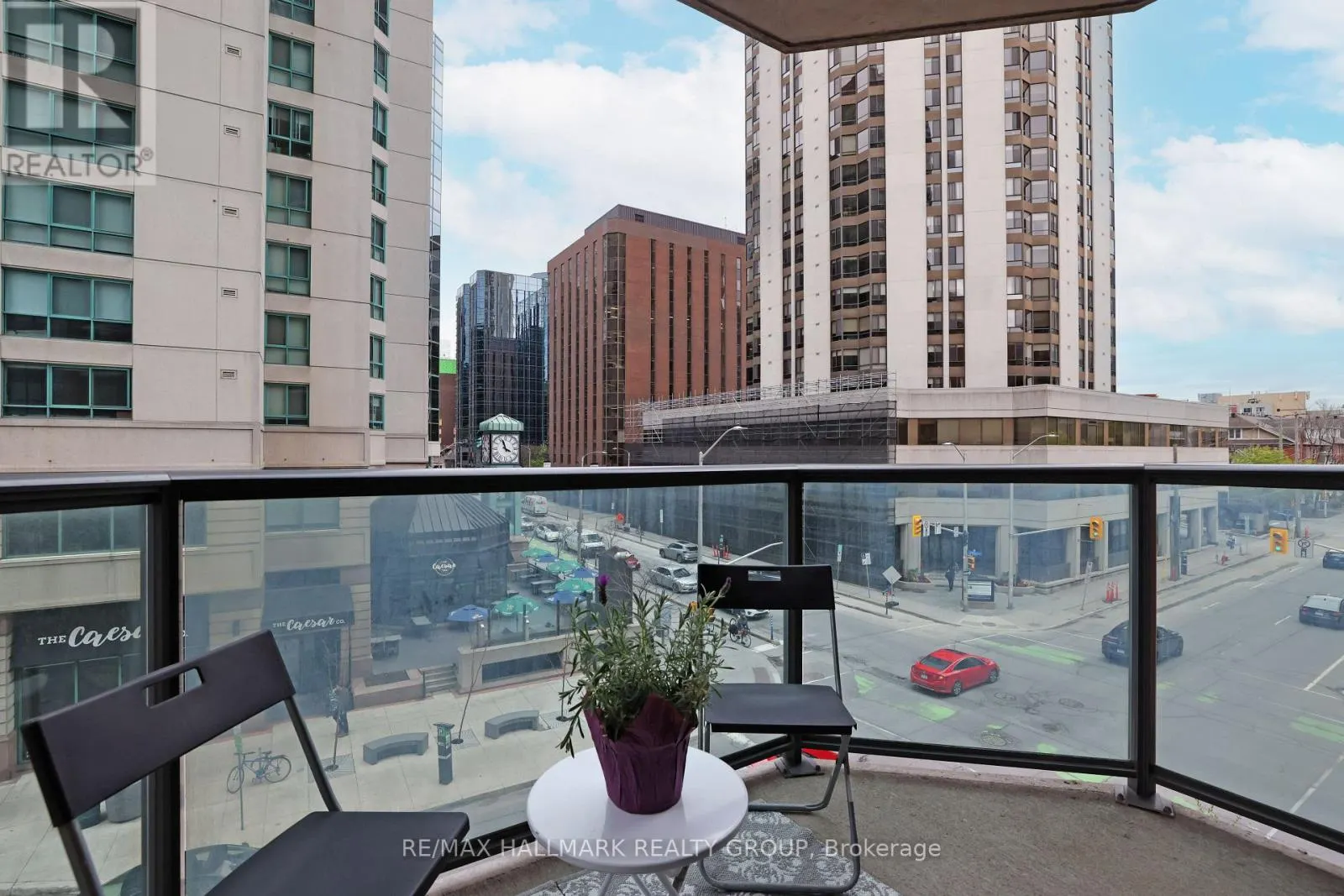 405 - 445 LAURIER AVENUE W