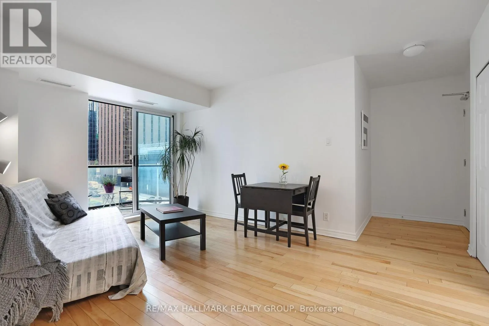 405 - 445 LAURIER AVENUE W