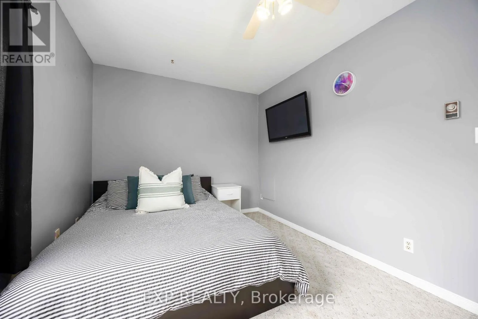 6 - 847 ROSS AVENUE, #6