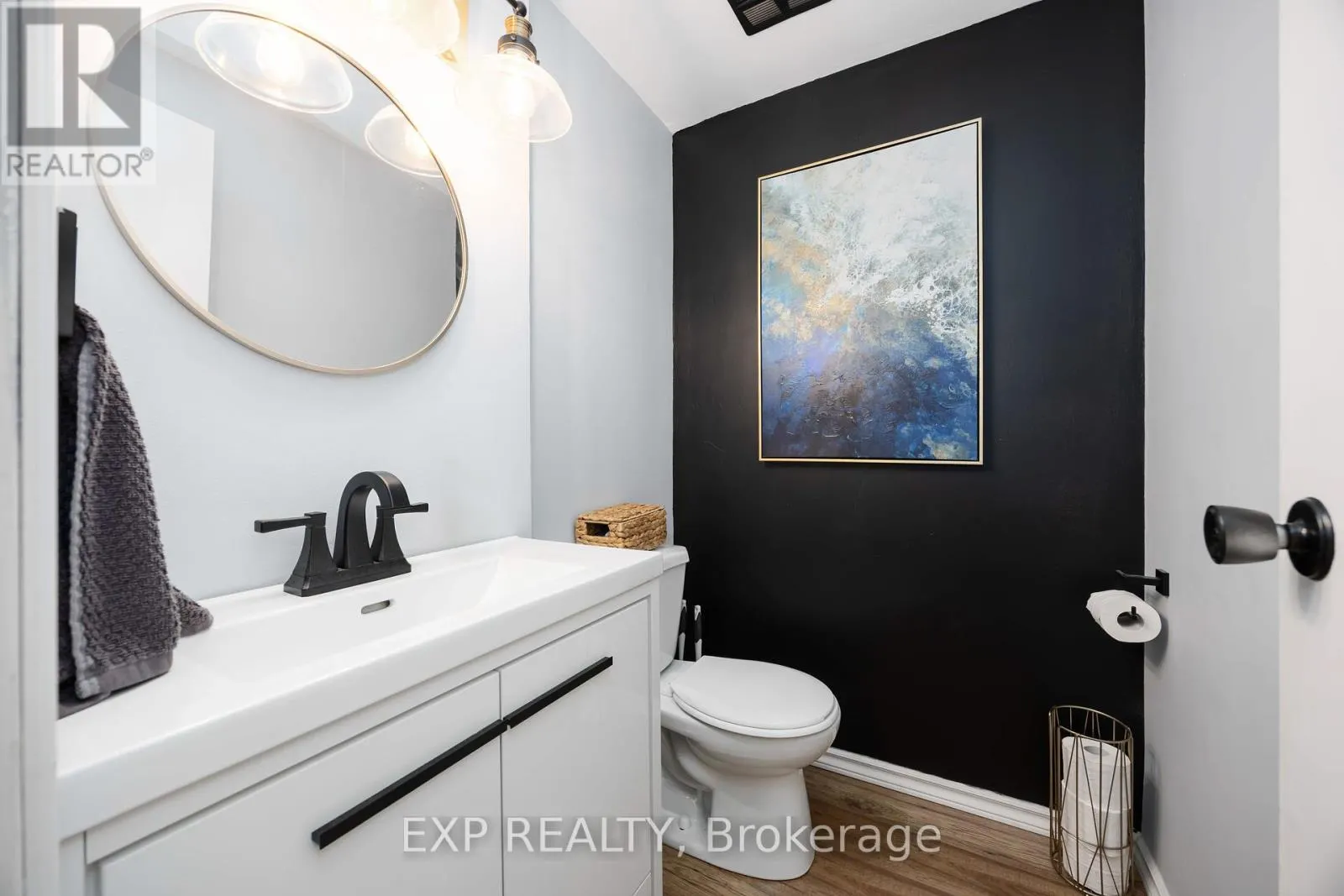 6 - 847 ROSS AVENUE, #6
