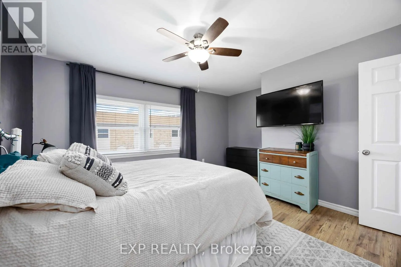 6 - 847 ROSS AVENUE, #6