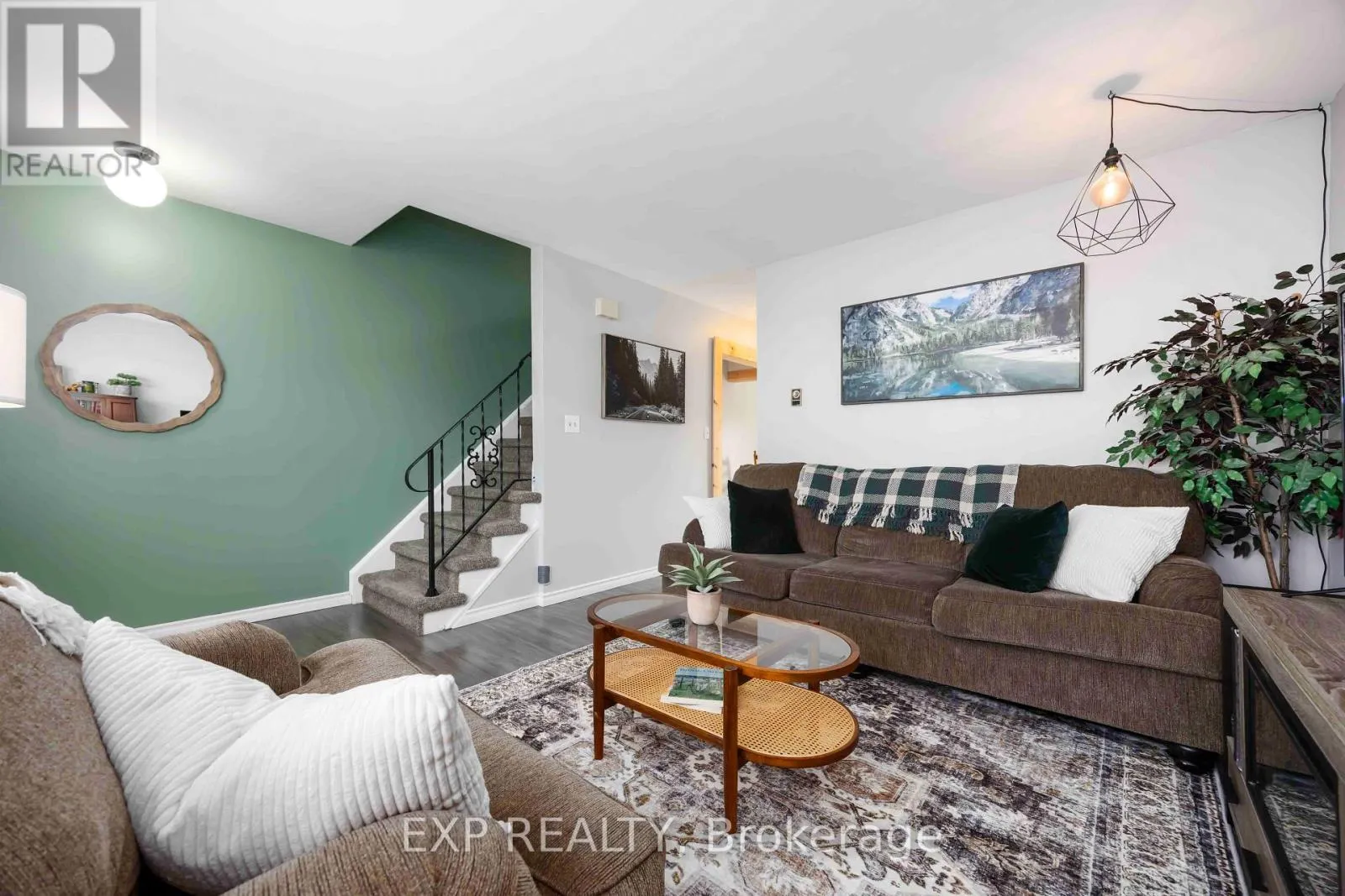 6 - 847 ROSS AVENUE, #6