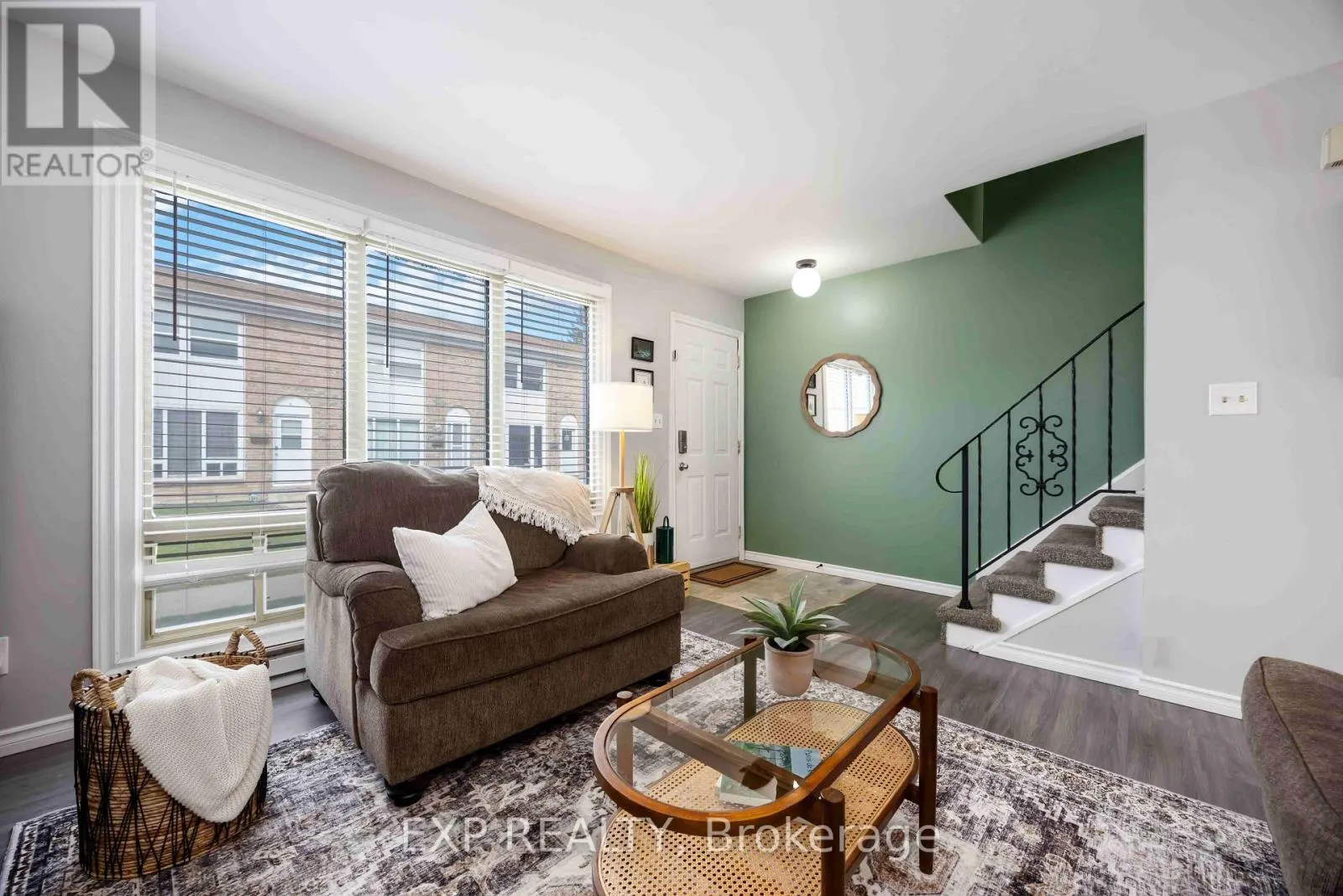 6 - 847 ROSS AVENUE, #6